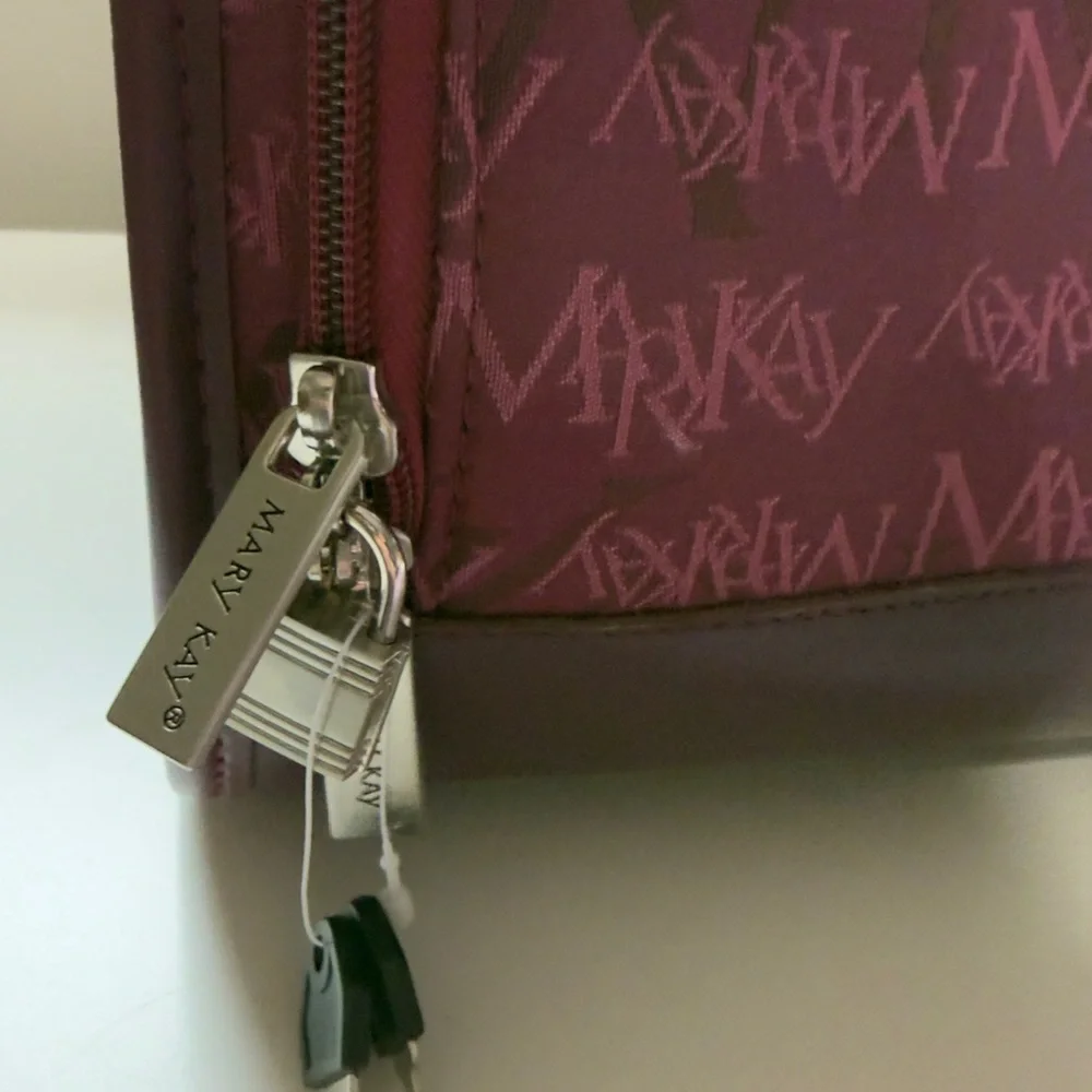 Mary Kay Carry-On Bag - Like NEW! - Picture 5 of 13